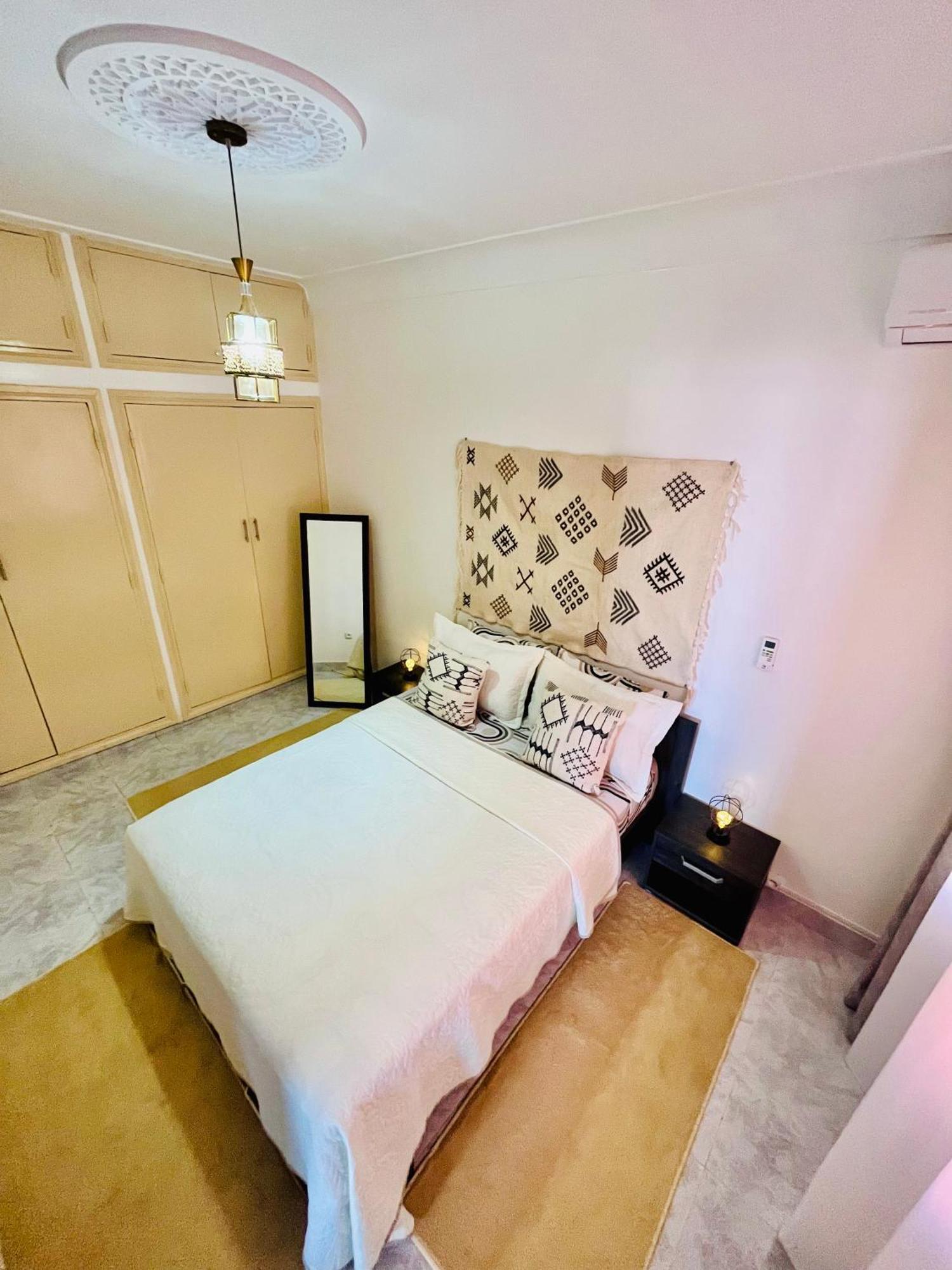 Apartment With Ac And A Nice Private Terrace Appartement Climatise Avec Une Jolie Terrasse Privee มาร์ราเกช ภายนอก รูปภาพ